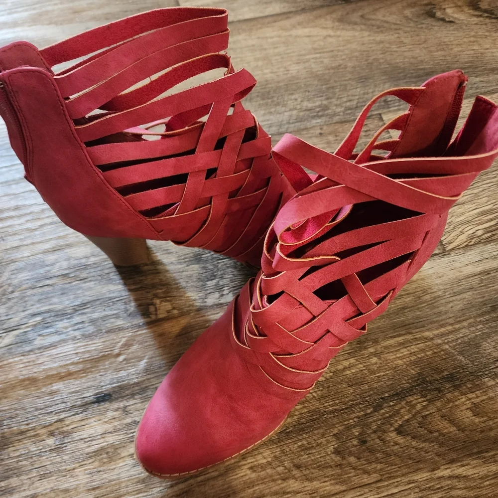 Red Miim - Picture 1 of 3